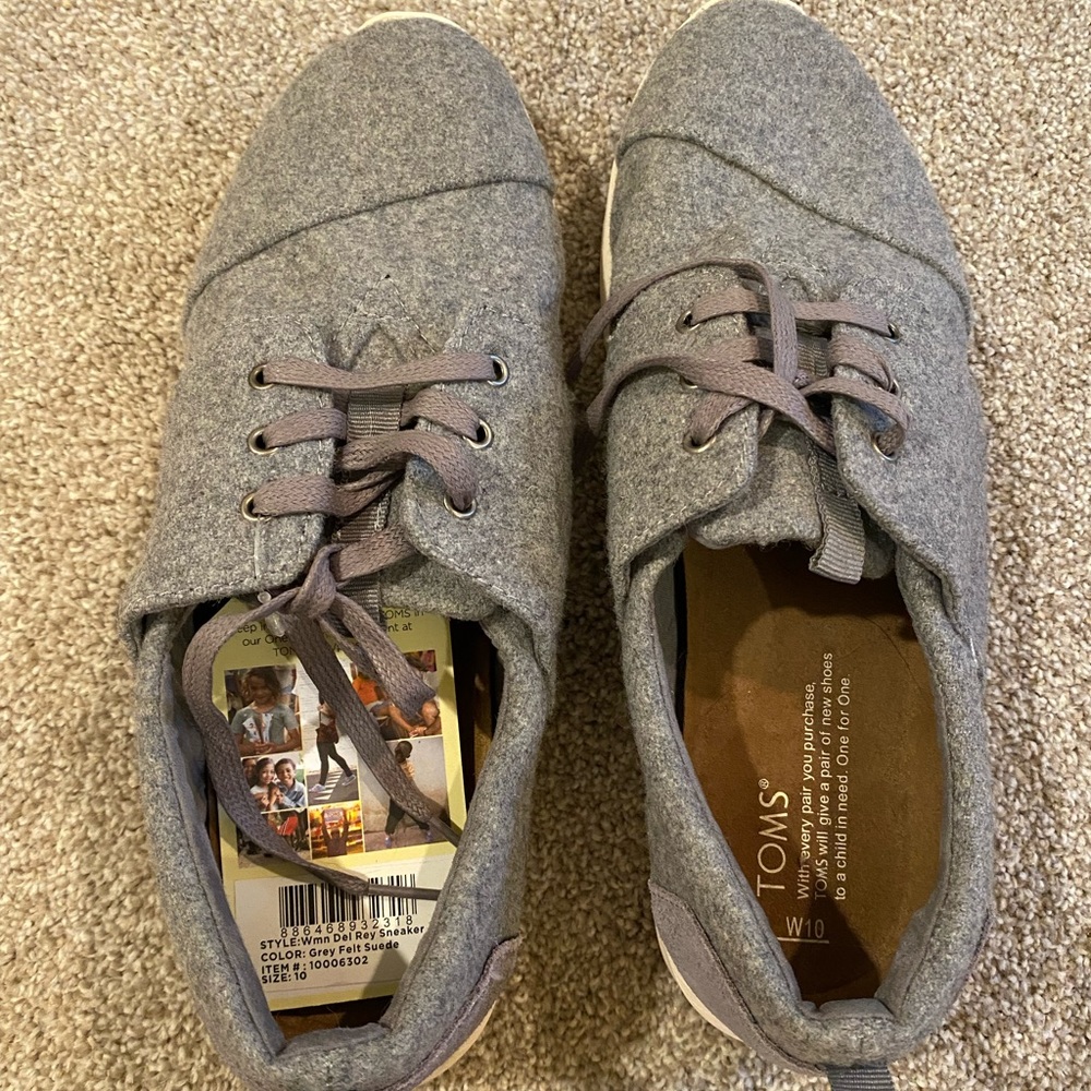 New Tom’s Del Ray grey comfort sneakers